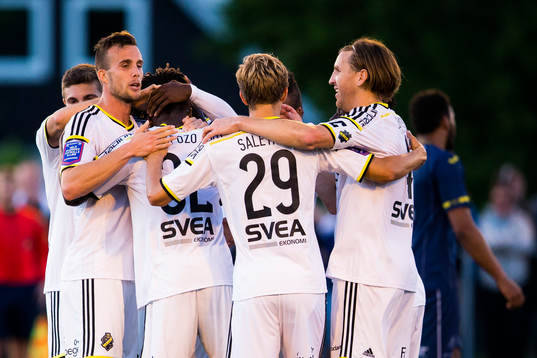 s Fredrik Brustad jublar