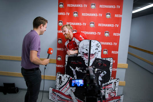 Pressansvarige Christian Winnberg och Jens Olsson gör en