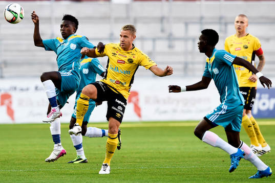 Elfsborgs Andreas Klarström och Somaliska UFs Tif Kiddu