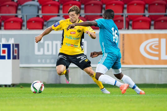 Elfsborgs Arber Zeneli tar sig förbi Somaliska UFs Ryan