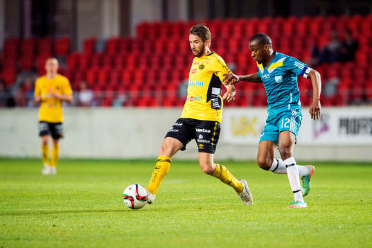Elfsborgs Marcus Rohdén och Somaliska UFs Mohamed Abdulle