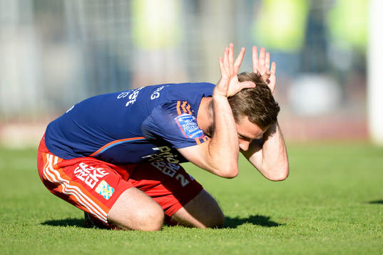 IFK Göteborgs Emil Salomonsson showar på uppvärmningen