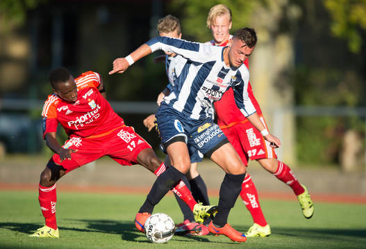 Kristianstads Ylber Ejupi mot IFK Göteborgs Kasim Prosper