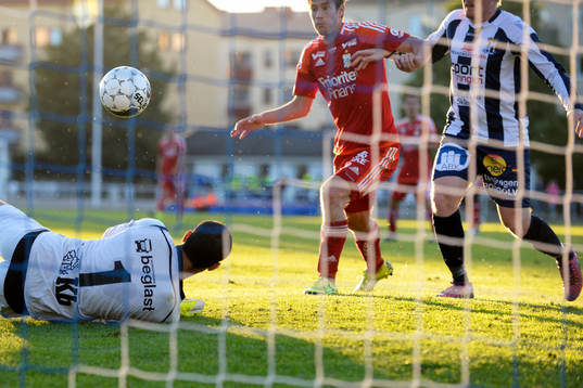 Kristianstads målvakt Sixten Mohlin och IFK Göteborgs