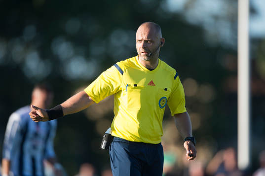 Domaren Robert Daradic i Svenska Cupen mellan Kristianstad