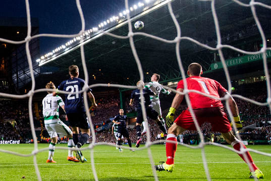 Celtics Leigh Griffiths (tv) nickar in 3-1 bakom Malmö FFs