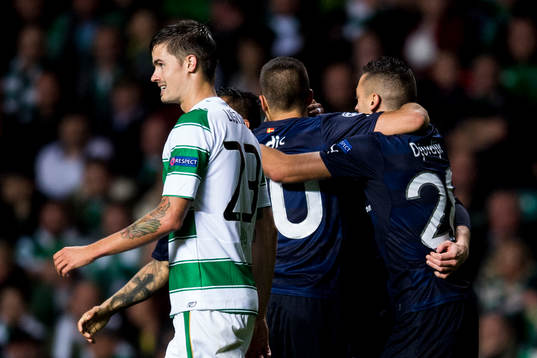 Celtics Mikael Lustig deppar och Malmö FFs spelare jublar