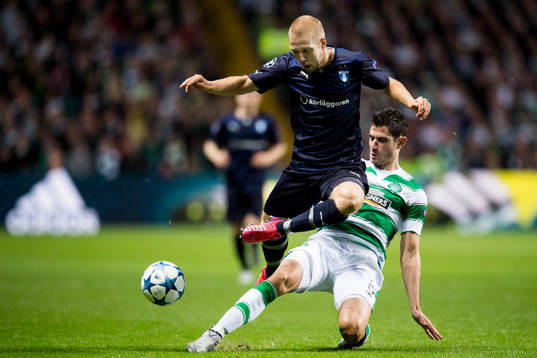 Malmö FFs Anton Tinnerholm och Celtics Nir Biton