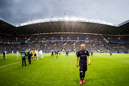 Malmö FFs Anton Tinnerholm deppar på Celtic Park