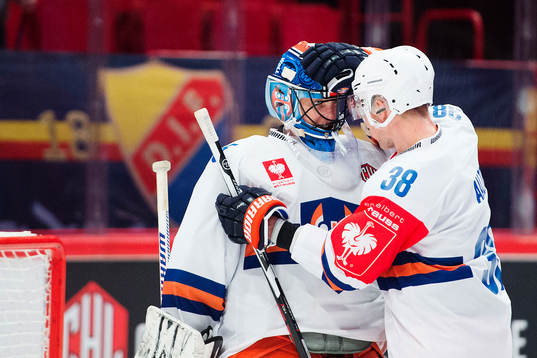Tapparas Teemu Aalto jublar med målvakt Mika Noronen