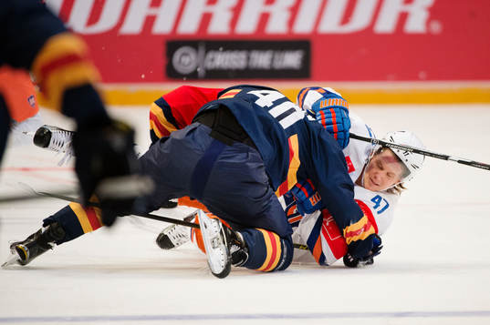 Djurgårdens Tomi Sallinen och Tapparas Alexander Bonsaksen