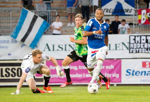 Halmstads målvakt Malkolm Nilsson och Alexander Berntsson