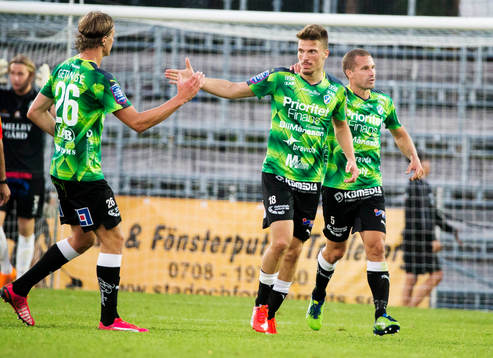 Halmstads Shkodran Maholli har gjort 1-2 målet