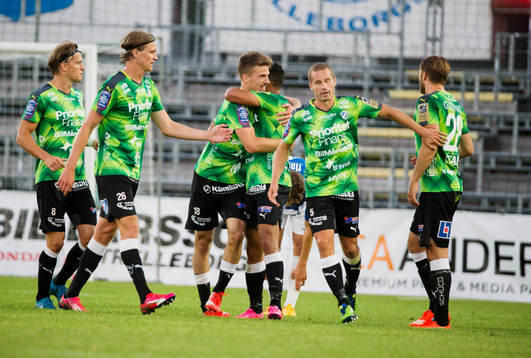Halmstads Shkodran Maholli har gjort 1-2 målet