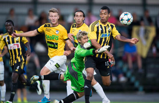 IFK Hässleholms Kevin Thompson i matchen i division 2
