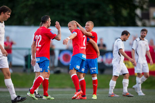 Helsingborgs Mattias Lindström jublar ihop med Jordan
