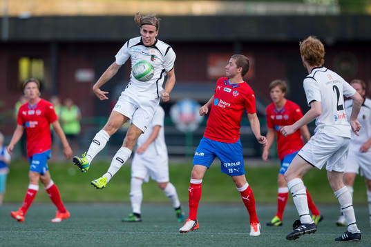 Lundens Gustav Hedlund före Helsingborgs Darijan Bojanic
