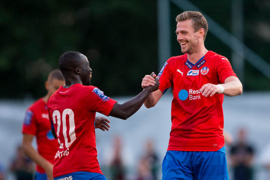 Helsingborgs Arnór Smárason jublar ihop med Emmanuel