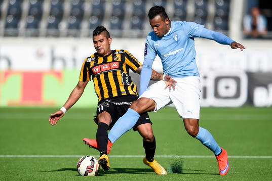 Häckens Paulo de Oliveira och Malmö FFs Felipe Carvalho