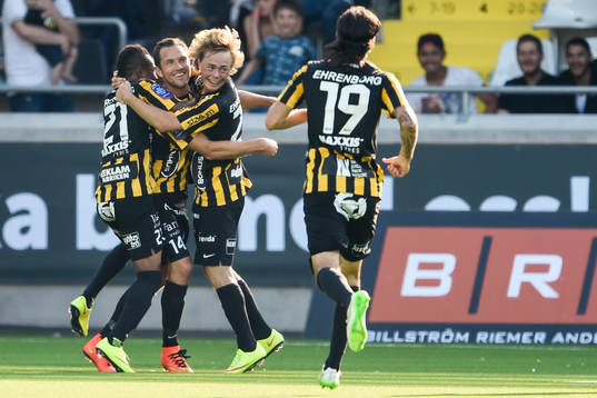 Häckens Martin Ericsson och Joel Andersson jublar