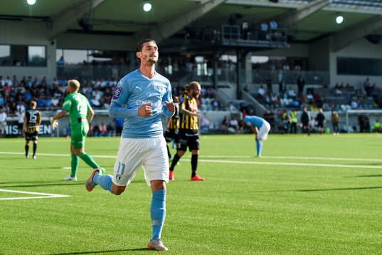 Malmö FFs Agon Mehmeti deppar