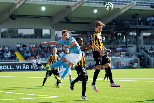 Nickduell mellan Malmö FFs Markus Rosenberg och Häckens