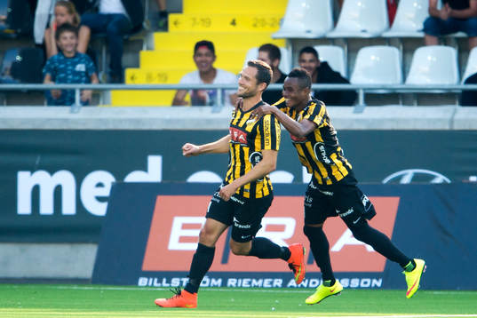 Häckens Martin Ericsson jublar