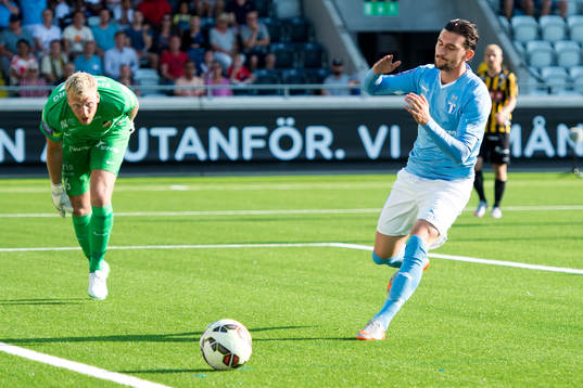 Malmö FFs Agon Mehmeti deppar