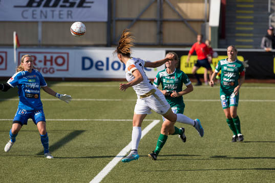 Rosengårds Sara Björk Gunnarsdottir nickar mot