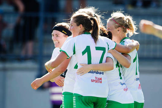 Hammarbys Elina Johansson jublar