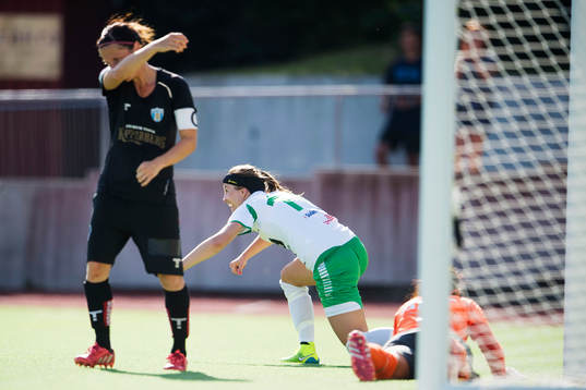 Hammarbys Elina Johansson jublar