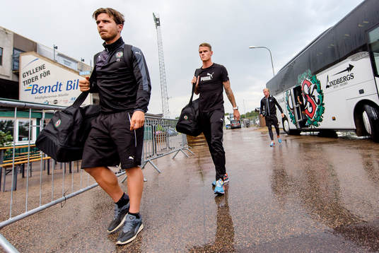 Örebros spelare med Nordin Gerzic i täten