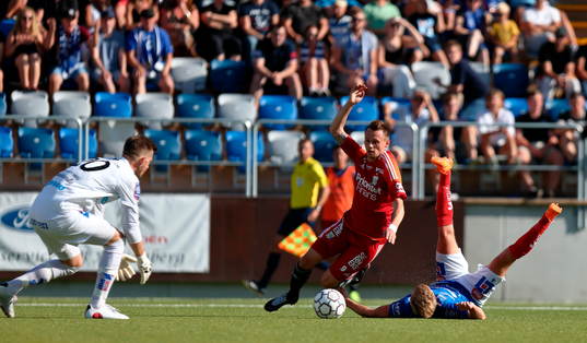 Åtvidabergs målvakt Gustav Jansson, IFK Göteborgs Jakob
