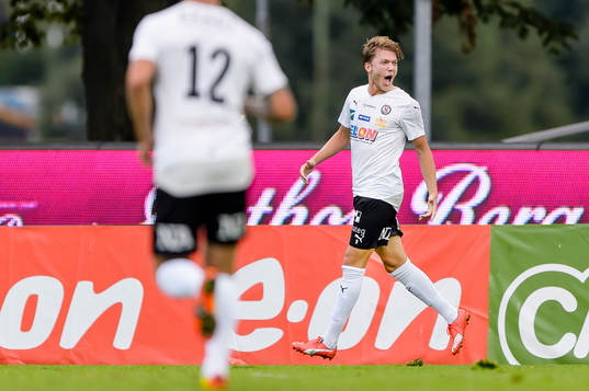Örebros Martin Broberg jublar