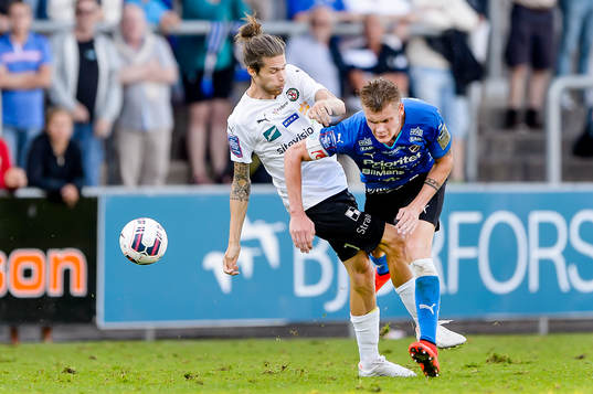 Örebros Daniel Nordmark och Halmstads Eric Smith
