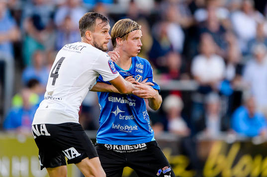 Örebros Hjörtur Logi Valgardsson och Halmstads Snorre