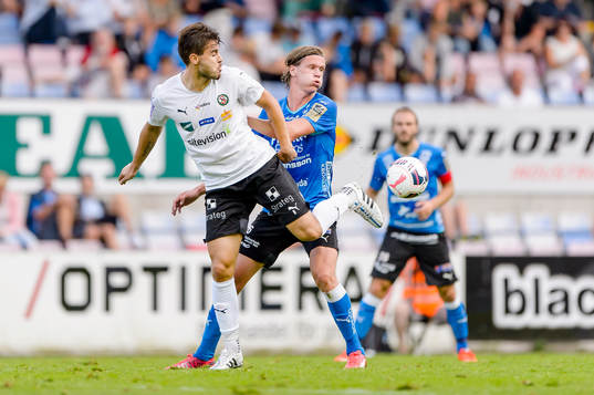 Örebros Astrit Ajdarevic och Halmstads Alexander Berntsson