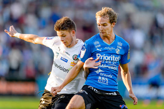 Örebros Eidur Aron Sigurbjörnsson och Halmstads Alexander