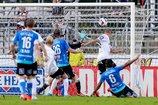 Örebros Pär Eriksson gör 1-2