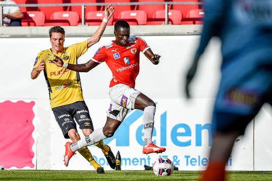 Elfsborgs Lasse Nilsson och Kalmars Papa Alioune Diouf