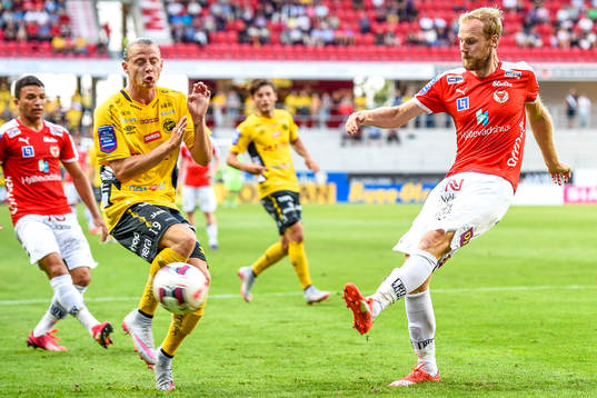 Elfsborgs Simon Hedlund och Kalmars Markus Thorbjörnsson
