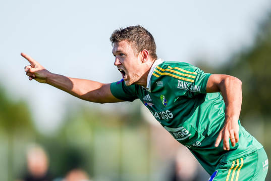 Ljungskiles Hannes Stiller firar sitt tredje mål i matchen