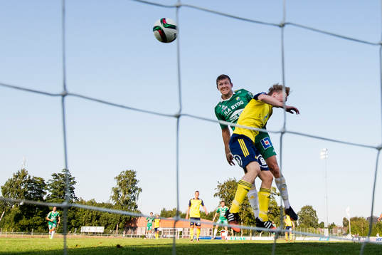 Ljungskiles Hannes Stiller (hattrick) nickar in 3-3