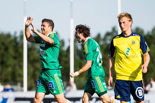 Ljungskiles Hannes Stiller och Aleksandar Kitic jublar