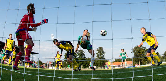 Ljungskiles Hannes Stiller (m) gör 2-2 bakom Ängelholms