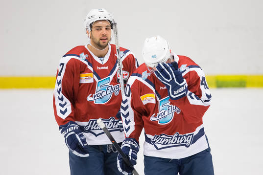 Hamburg Freezers Dominik Tiffels och Marcel Muller deppar