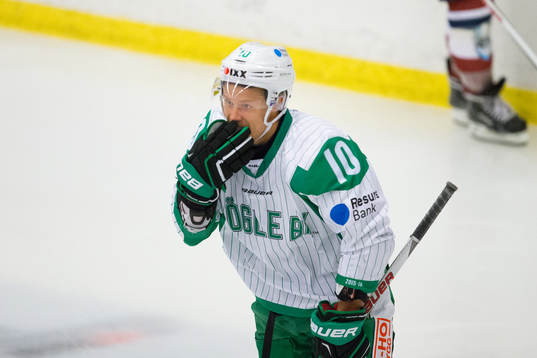 Rögle hockeys Viktor Lindgren jublar