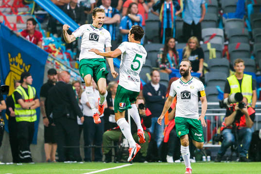 Hammarbys Fredrik Torsteinbö firar 0-1 målet med Philip