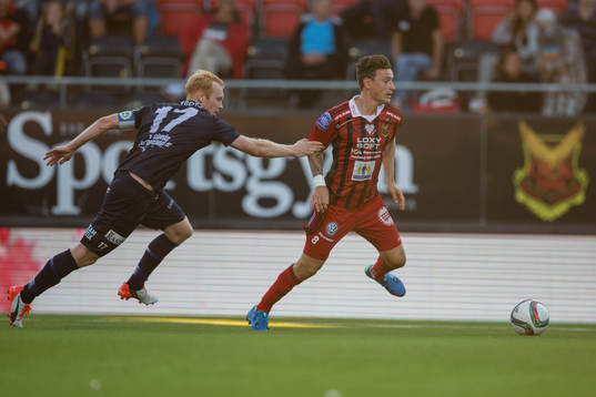 Östersunds Jamie Hopcutt på väg att göra 3-0 målet