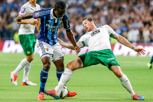 Duell mellan Djurgårdens Sam Johnson och Hammarbys Johan